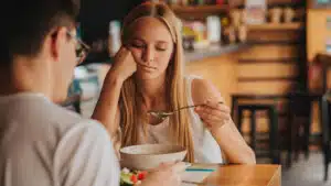 Disturbi alimentari e distrazione: dal mindful eating al mindless eating