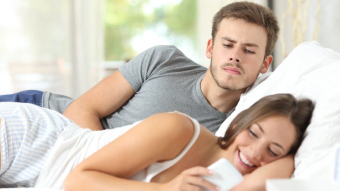 Quando ti controllo ma so che non dovrei farlo. L’influenza della gelosia comportamentale e del rimuginio nella coppia secondo una prospettiva LIBET