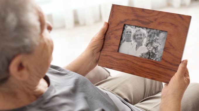 Un momento di consapevolezza prima della morte: la lucidità paradossale nei pazienti con demenza
