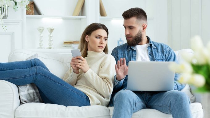 Perché alcuni individui sono più gelosi di altri?