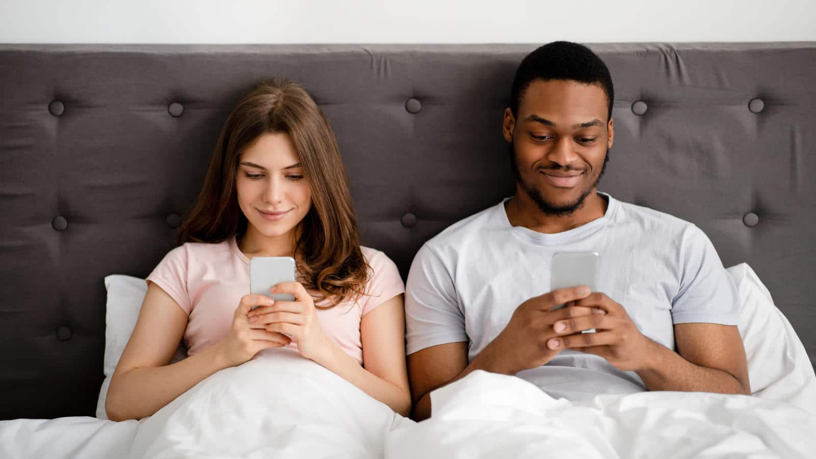 Phubbing nelle relazioni di coppia: gli effetti negativi dell'uso del telefono