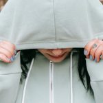 Solitudine in adolescenza tra paura del giudizio e bassa autostima