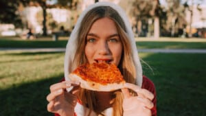 Influencer e alimentazione: assunzione di cibo ipercalorico nei bambini