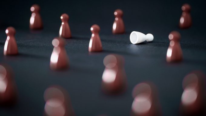 Il trauma di chi assiste: comprendere il fenomeno dei “testimoni indifferenti” al di là del pregiudizio e del senso comune